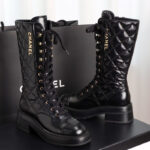 샤넬 【HAPPY】 샤이니 퀼팅 체인 레이스업 컴뱃 롱 부츠 （TJ공장）