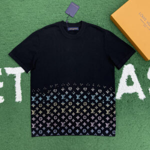 루이비통 【잔디집】 모노그램 라인스톤 크리스탈 그라디언트 엠벨리시드 반팔 티셔츠 (레어)