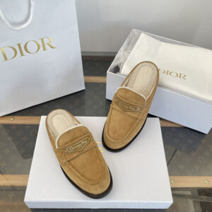 디올 보이 스웨이드 뮬