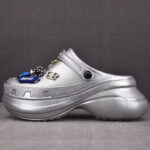 발렌시아가 [BQ공장] x 크록스 지비츠 뮬 실버