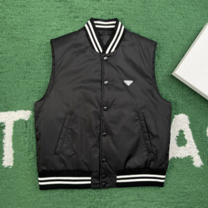 프라다 【잔디집】 트라이앵글 리나일론 로고 베스트（레어）