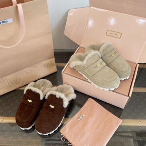 미우미우 스웨이드 뮬