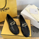 펜디 바게트 나파 가죽 로퍼