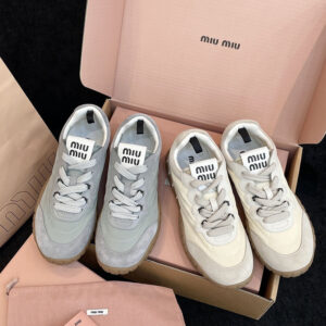 미우미우 기능성 소재 타이어 스니커즈