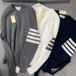 톰브라운 (TJ공장) 【터보】 4-Bar 사선완장 밀라노 스티치 니트 스웨터