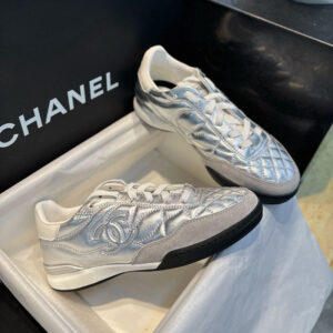 샤넬 【TJ공장】 24A 라미네이티드 퀼팅 실버 스니커즈（터보）