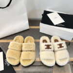 셀린느 트리옹프 슬라이드 시어링 샌들