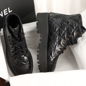 샤넬 【HAPPY】 24A 퀼팅 레더 플랫폼 컴뱃 앵클 부츠（TJ공장）