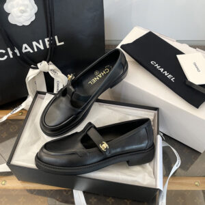 샤넬 25K 카프스킨 T 스트랩 턴락 금장 CC로고 로퍼