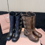 미우미우 스트랩 버클 레더 바이커 부츠