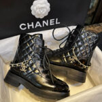 샤넬 【Happy】 23b 체인 로고 퀼팅 레이스업 미들 부츠 （터보）