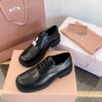 미우미우 25FW 옥스포드 스트랩 더비 로퍼