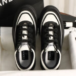 샤넬 【Happy】 25b cc로고 스니커즈 스웨이드 카프스킨 흰검（터보）