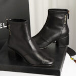 샤넬 【Happy】 가죽 캡 토 로고 앵클 부츠  (터보)