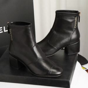 샤넬 【Happy】 가죽 캡 토 로고 앵클 부츠  (터보)