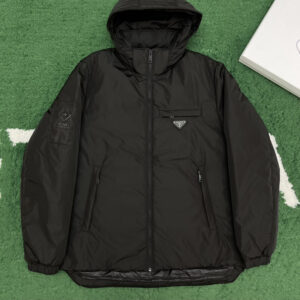 프라다 【잔디집】 트라이앵글 리나일론 푸퍼 다운 자켓 로고 （레어）