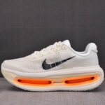 나이키 보메로 프리미엄 세일 코코넛 밀크 IQ4035-100