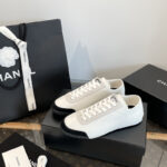 샤넬 스몰로고 카프스킨 스니커즈