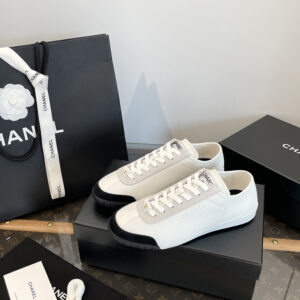 샤넬 스몰로고 카프스킨 스니커즈