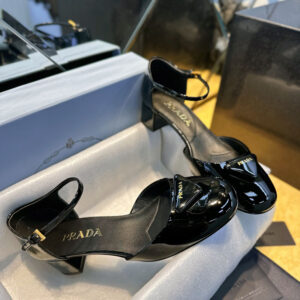 프라다 【Hello】 페이턴트 레더 슬링백 펌프스（TJ공장）