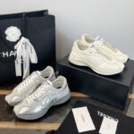 샤넬 25 크루즈 스니커즈