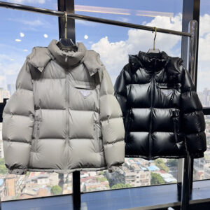 프라다 리나일론 트라이앵글로고 패딩 자켓