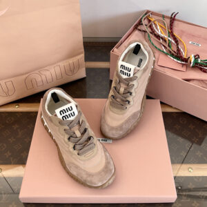 미우미우 타이어 기능성 스웨이드 스니커즈 다크 로즈