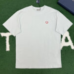 디올 [잔디집] CD 티셔츠 하트 캐주얼 핏 2컬러