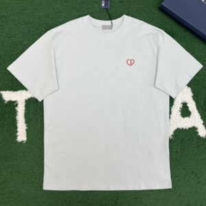 디올 [잔디집] CD 티셔츠 하트 캐주얼 핏 2컬러