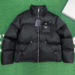 프라다 【잔디집】 리나일론 크롭 다운 자켓（레어）