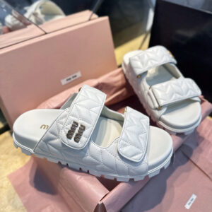 미우미우 【TJ공장】 마테라쎄 나파 가죽 슬라이드 (터보)