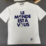 루이비통 【터보】 Le Monde Est À Vous 그래픽 반팔 티셔츠（TJ공장）