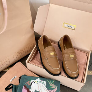 미우미우 빈티지 이팩트 가죽 페니 로퍼