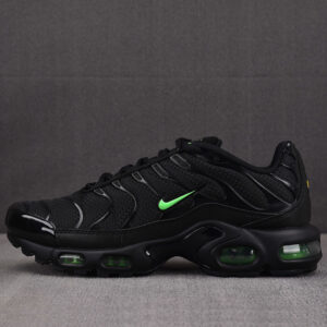 나이키 DM0032-024 에어맥스 플러스 블랙 그린 스트라이크크