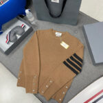 톰브라운 [TJ공장] 4-Bar 울 저지 크루넥 클래식 스티치 사선완장 니트 (터보)