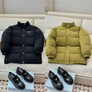 프라다 트라이앵글 로고 패딩 코듀로이