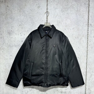 프라다 【사슬공장】 트라이앵글 리나일론 크롭 다운 자켓 로고