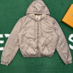 루이비통 【잔디집】 모노그램 패디드 윈드브레이커（레어）