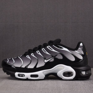 나이키 에어맥스 플러스 블랙 메탈릭 실버 DM0032-003