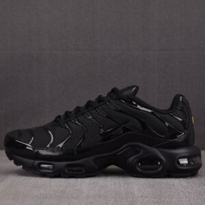 나이키 에어맥스 플러스 트리플 블랙 604133-050