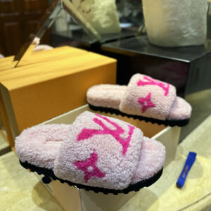 루이비통 【TJ공장】 파세오 플랫뮬 컴포트 뮬 로고 양털 시어링 슬리퍼 핑크/블랙 （터보)