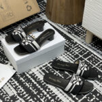 디올 디 웨이 뮬 슬리퍼