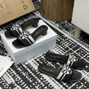 디올 디 웨이 뮬 슬리퍼