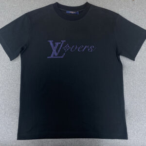 루이비통 【TJ공장】 LV 러버스 엠벨리시드 반팔 티셔츠 (터보)