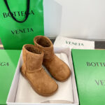 보테가베네타 스웨이드 스냅 앵클 부츠