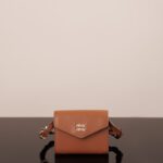 미우미우 (팬더) 소가죽 숄더백 카라멜 브라운 5MT024