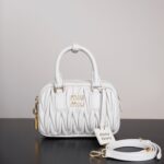 미우미우 (팬더) 아르카디 메탈라세 화이트 미니 볼링백 5BB123