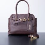 미우미우 (팬더) 어드벤처 나파 중형 브라운 소가죽 손잡이 가방 5BA292