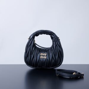 미우미우 (팬더) 원더 마텔라세 미니 블랙 5BP078