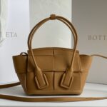 보테가 (징) 미니 아르코 브라운 876138